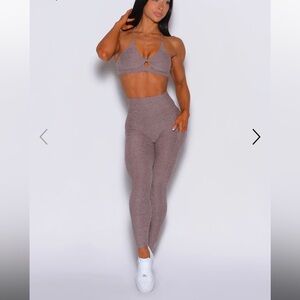 Bombshell Sportswear Tiny Twist Bra + Curves Leggingsgs